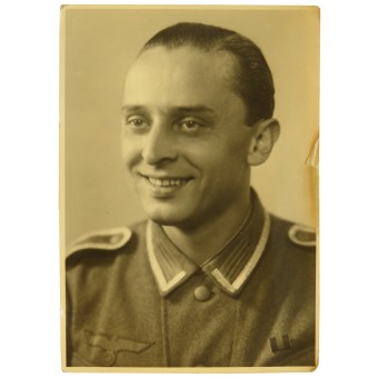 Studio Portret van Duitse Unteroffizier in M ​​40 Tuniek met Tsjechische Anschruss-medaille. Espenlaub militaria